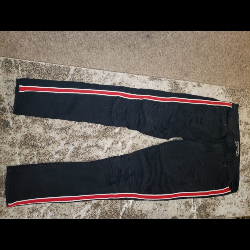 Men ripped black skinny jeans
